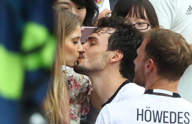 Hummels’ stunning wife Cathy shows off - Bóng Đá